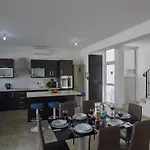 In Mit Geraeumigem Garten By Interhome بيت للعطل