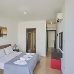 In Mit Geraeumigem Garten By Interhome بيت للعطل *