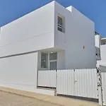 بيت للعطل In Mit Geraeumigem Garten By Interhome باراليمني