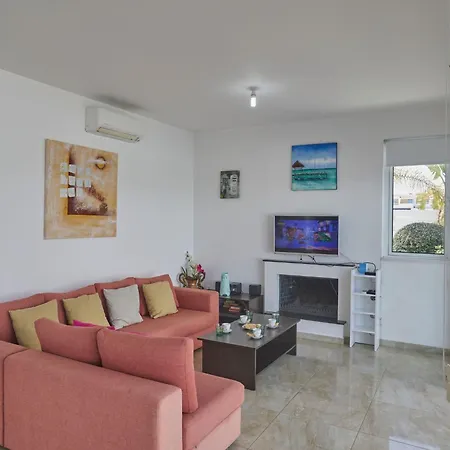 Holiday home In Mit Geraeumigem Garten By Interhome Paralimni