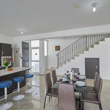 In Mit Geraeumigem Garten By Interhome Holiday home