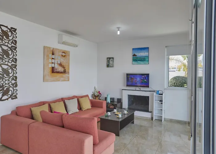 Holiday home In Mit Geraeumigem Garten By Interhome Paralimni