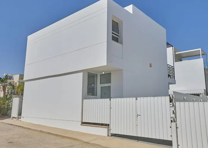 Holiday home In Mit Geraeumigem Garten By Interhome Paralimni