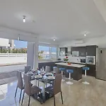 In Mit Geraeumigem Garten By Interhome Σπίτι διακοπών *