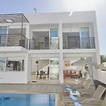 In Mit Geraeumigem Garten By Interhome Σπίτι διακοπών *