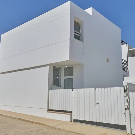 Casa de Férias In Mit Geraeumigem Garten By Interhome Paralimni
