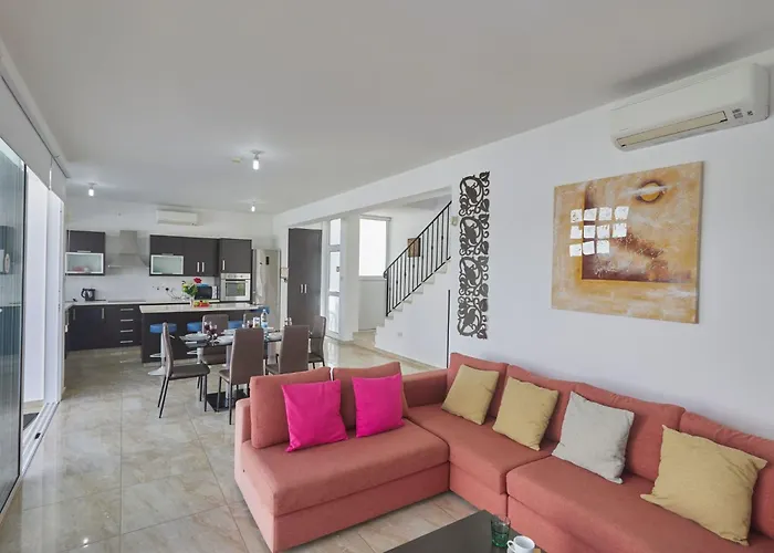 Prázdninový dům In Mit Geraeumigem Garten By Interhome