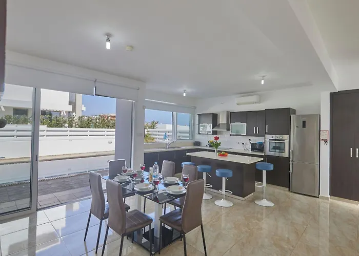 In Mit Geraeumigem Garten By Interhome Prázdninový dům *