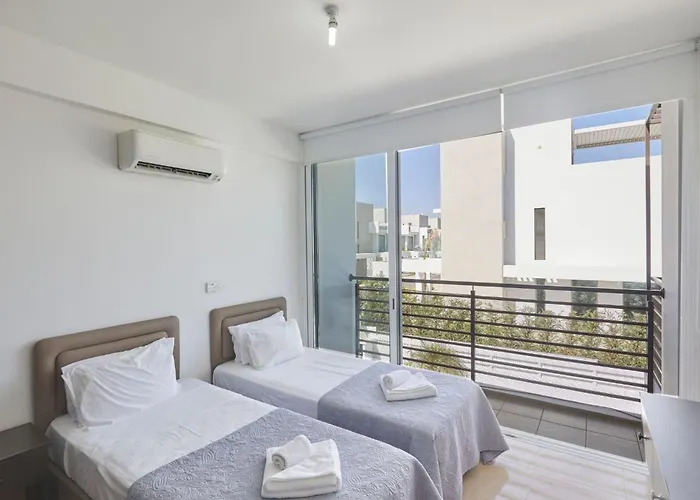 In Mit Geraeumigem Garten By Interhome